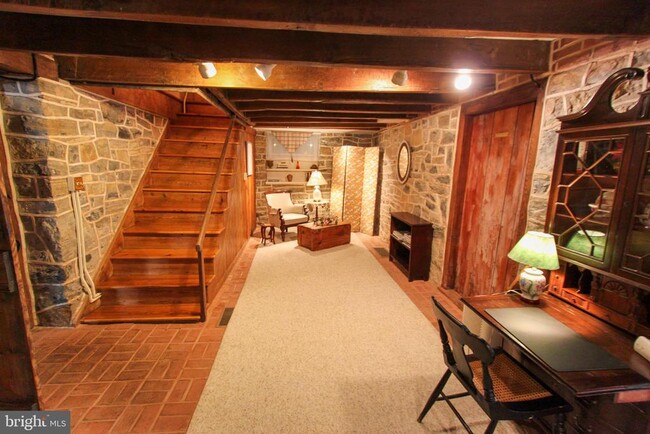 Building Photo - 568 Smithfield Ln