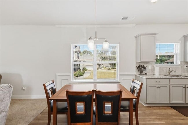 Building Photo - 1861 Abbey Rd