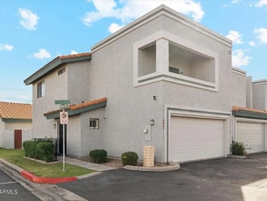 Building Photo - 8625 N 67th Ln