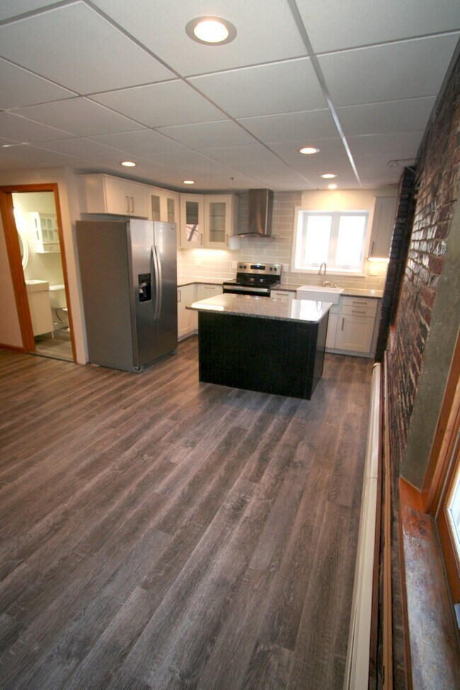 Building Photo - 386 Central Ave