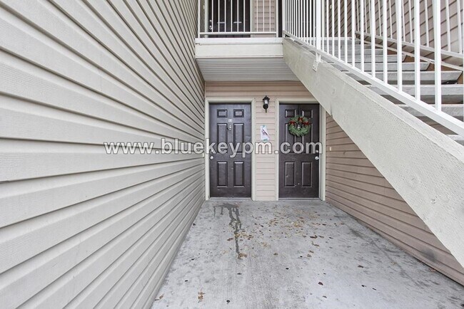 Building Photo - REDUCED $200 for 1st 3 Months- $1795! Main...