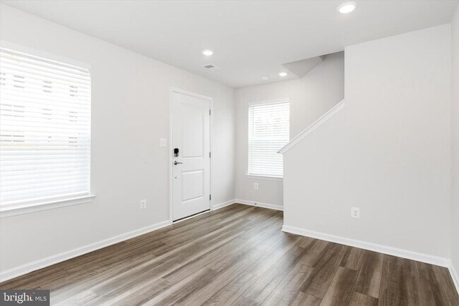Building Photo - 405 17th Ave