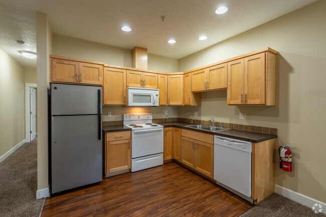 4BR, 3BA - 1,472SF - Kitchen - 1755-1777 Mill St Apartments
