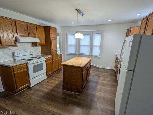 Foto del edificio - 616 Maple Ave NW