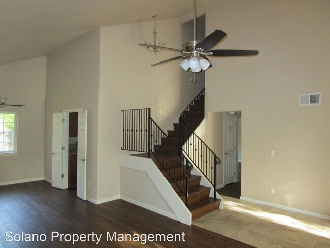 Building Photo - 3 br, 2.5 bath House - 504 Yuba Cr.