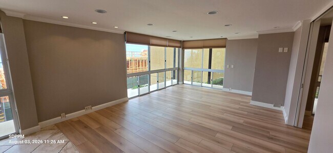 Foto del edificio - LA JOLLA VILLAGE - Park Prospect - Nice 2 Bedroom / 2 Bath Condo 1st Floor with Views!  AVAILABLE...