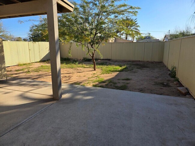 Foto del edificio - 332 W Illinois St