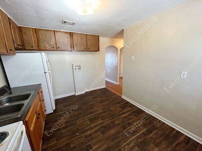 Foto del edificio - 5601 Belaire Dr