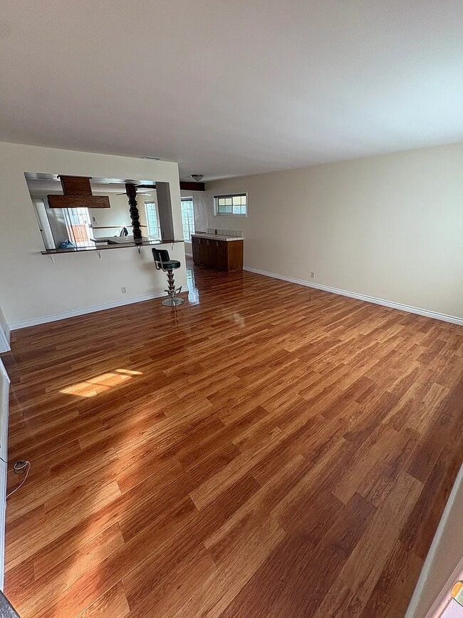 Foto del edificio - 1843 Santa Fe Ave