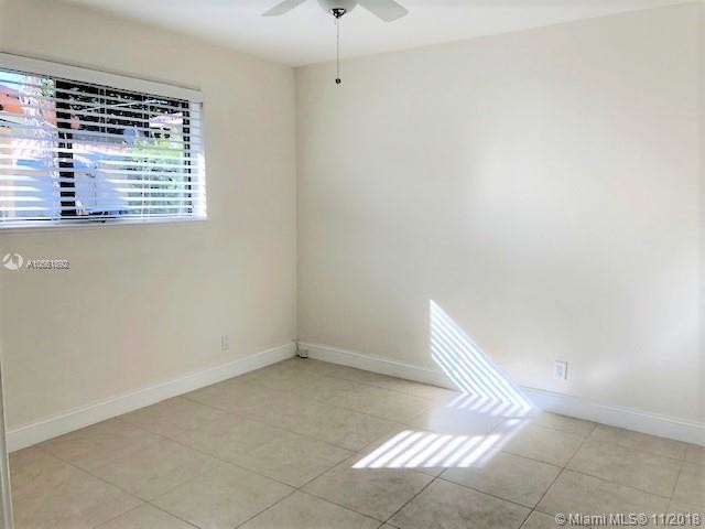Building Photo - 3404 S Le Jeune Rd