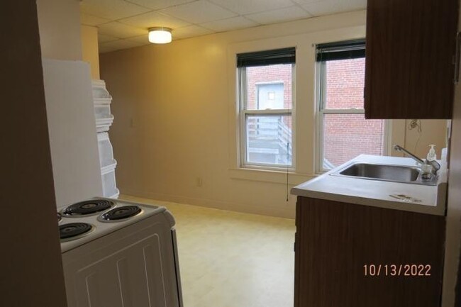 Building Photo - 2 bedroom in Wareham MA 02571