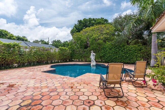 Building Photo - 2415 S Flagler Dr
