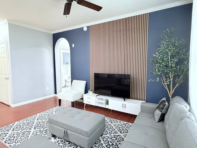 Photo - 860 N Orange Ave Apartment