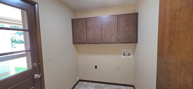Foto del edificio - 2 Bedroom House close to Hospitals!  $895