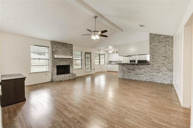 Foto del edificio - 12207 Meadowdale Dr