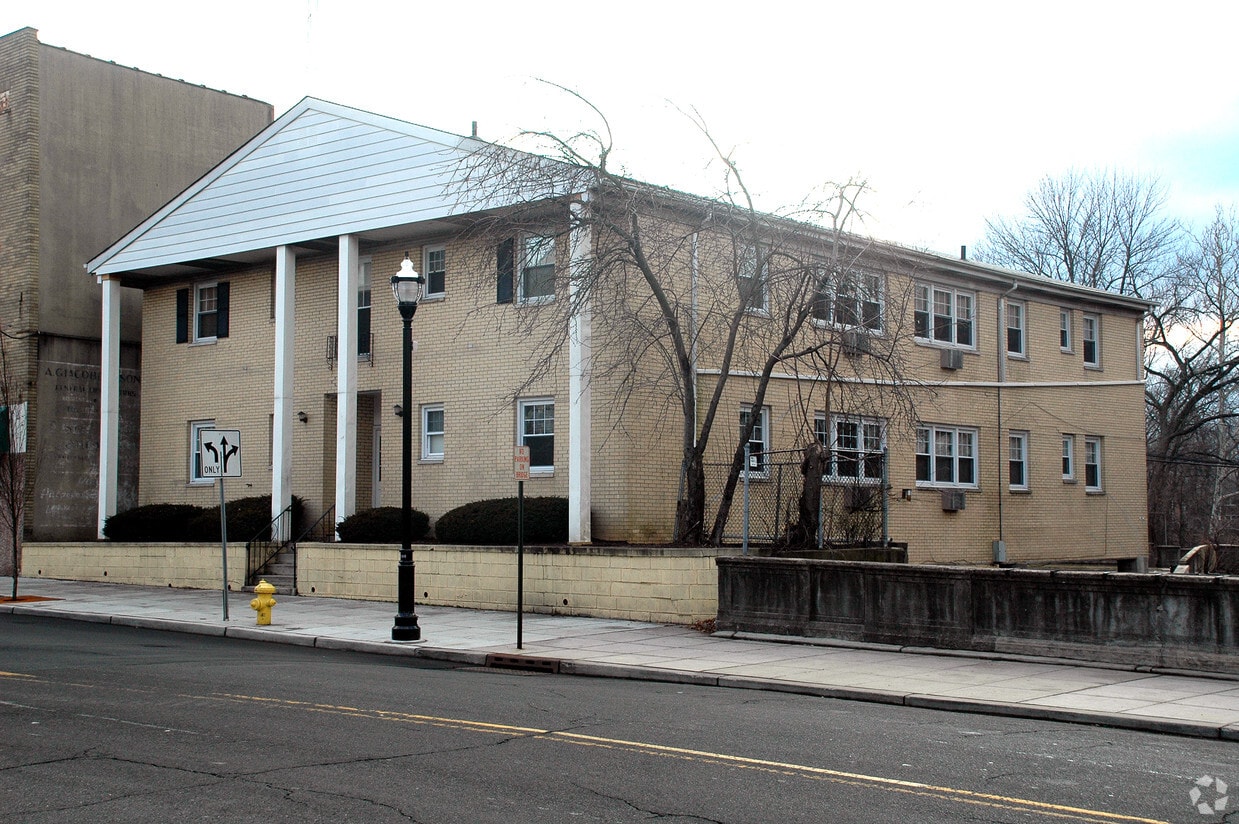 Primary Photo - 239 Hamilton St