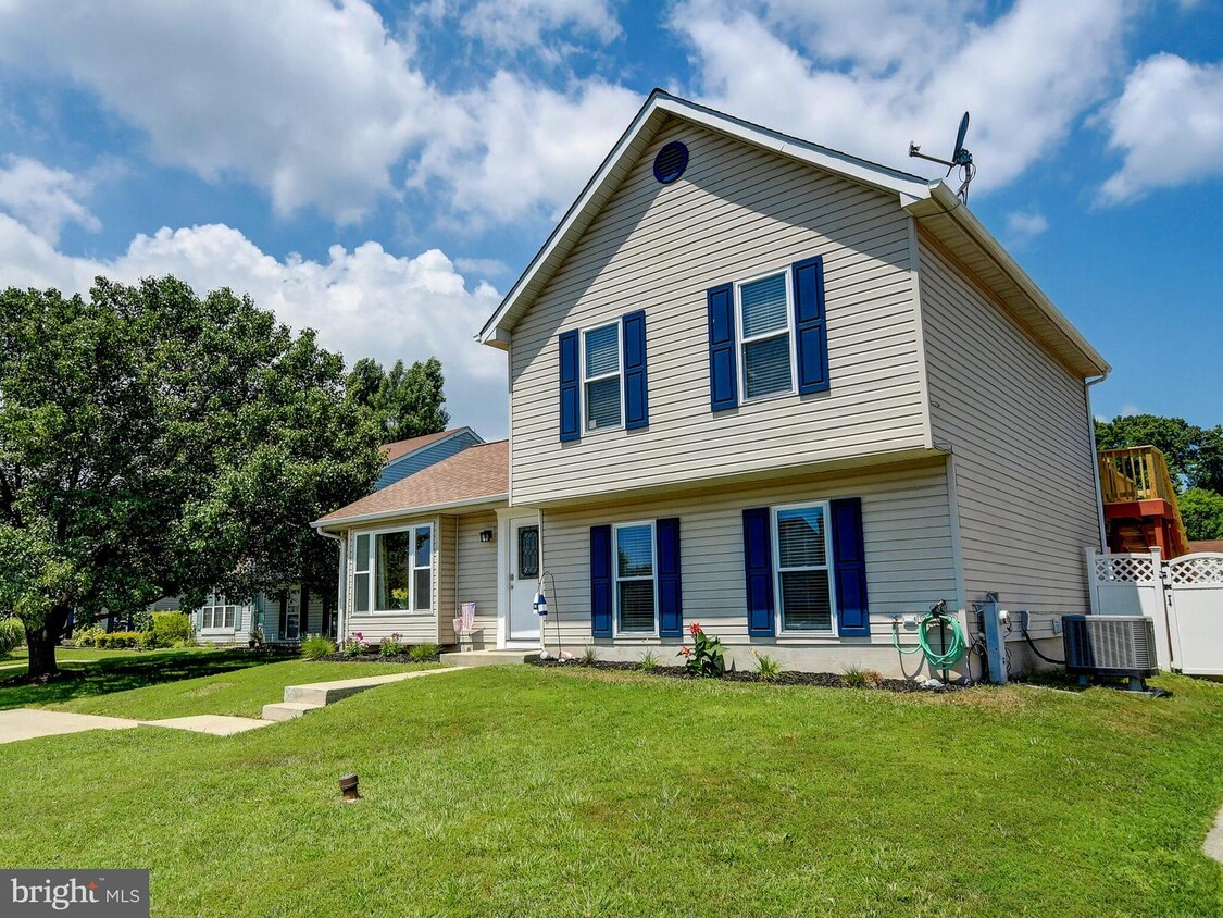 Primary Photo - 10 Latia Ct