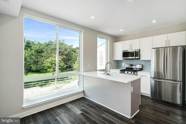 Foto del edificio - 2409 Ridge Ave