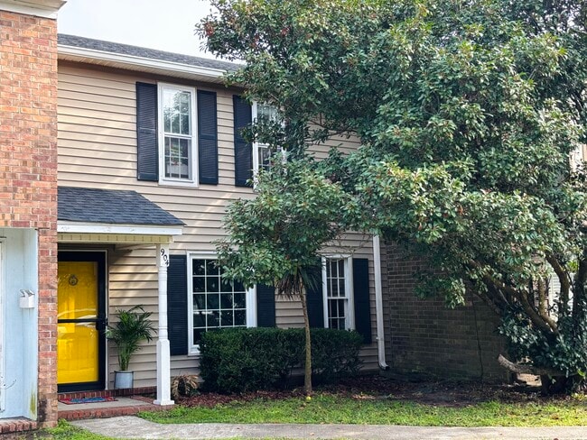 Building Photo - 904 Beresford Ct