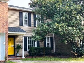 Building Photo - 904 Beresford Ct