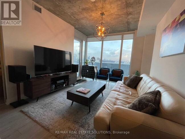 Building Photo - 15 Baseball Pl