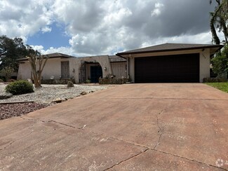 Building Photo - 7632 Lake Forest Cir