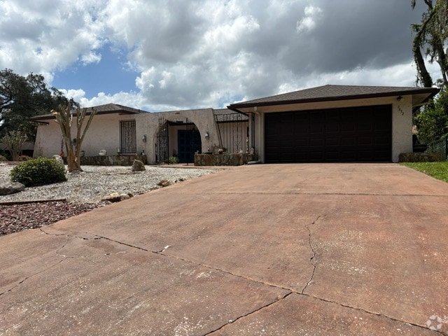 Building Photo - 7632 Lake Forest Cir
