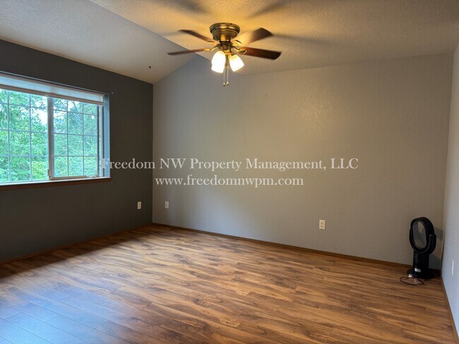 Foto del edificio - 2818 60th Ln SE