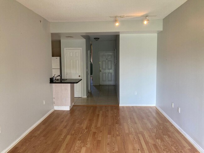 Building Photo - 2080 Greenview Shores Blvd