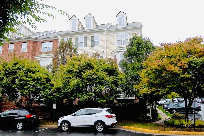 Foto del edificio - 8850 Ashgrove House Ln