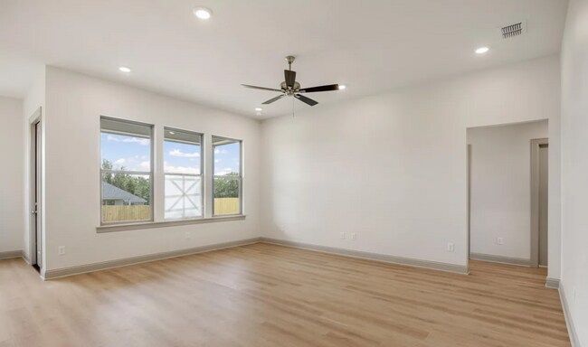 Building Photo - 382 Mary Cir