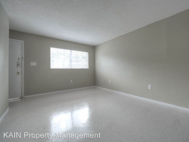 Building Photo - 14305 Lucerne Dr
