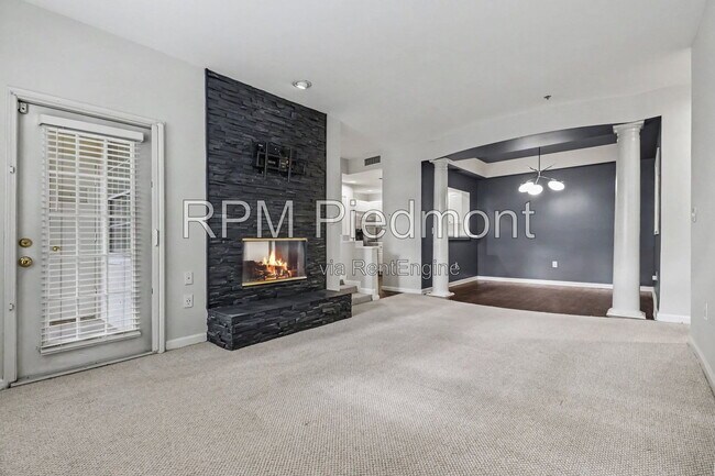 Foto del edificio - 220 Renaissance Pkwy NE