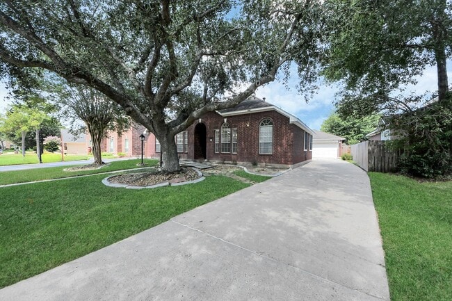 Building Photo - 6406 Castle Ln Dr