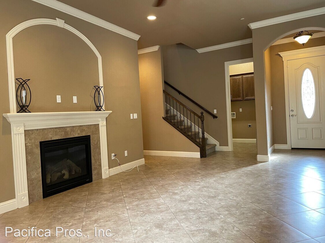 Foto principal - 3 br, 2.5 bath House - 6127 Via Presidio