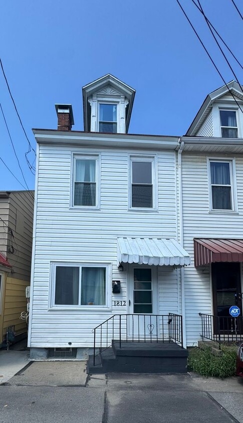 Spacious 3 bedroom, 2 bath home in Sharpsburg - Spacious 3 bedroom, 2 bath home in Sharpsburg