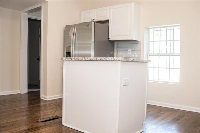 Building Photo - 911 Smith St SW