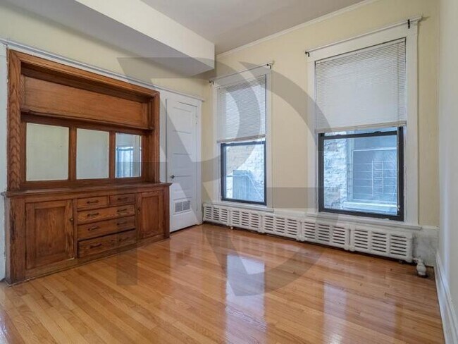 Building Photo - 3 bedroom in CHICAGO IL 60657