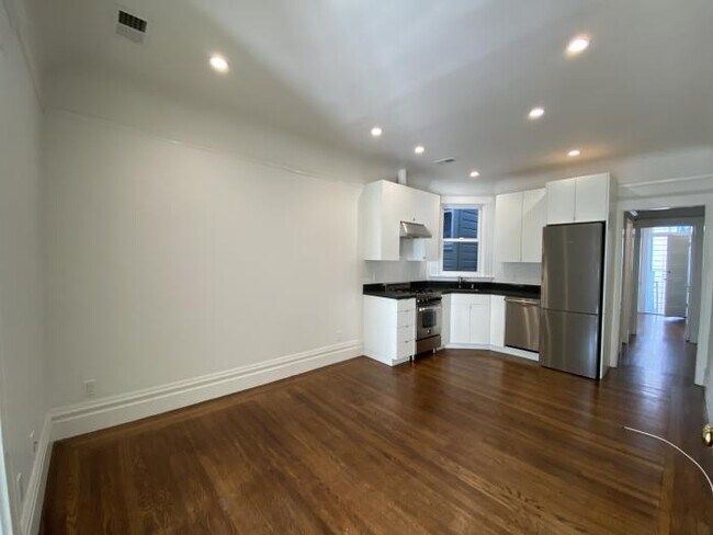 Building Photo - 2 bedroom in San Francisco CA 94133