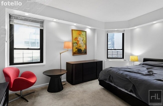 Building Photo - 210 E 47th St