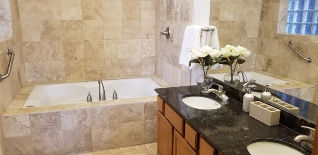 Downstairs Master Bath w/Jacuzzi - 1644 W Le Moyne St
