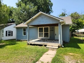 Building Photo - 610 W 22nd St