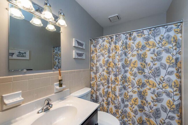 Foto del edificio - Hilton Village Townhomes