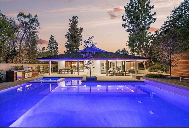 Foto del edificio - 16105 Clear Oak Dr