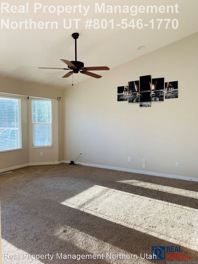 Foto del edificio - 5 br, 3 bath House - 860 W. 730 S.
