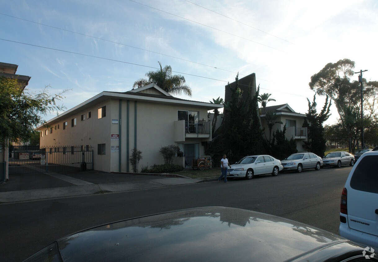 Primary Photo - 6667 Picasso Rd