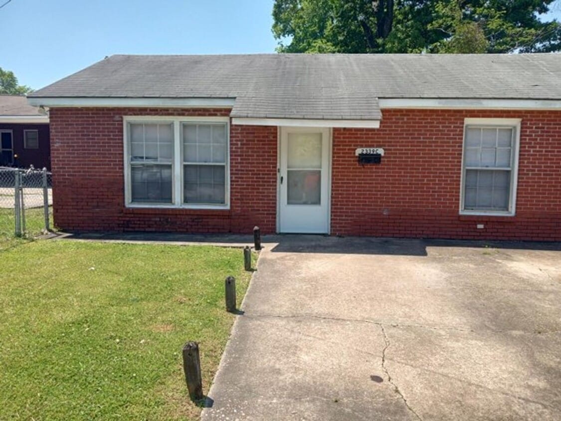 Foto principal - 2339 Schaul St