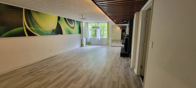 Foto del edificio - 4 bedrooms 3 baths beautiful house