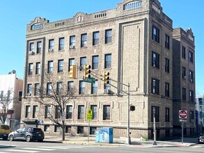 Building Photo - 203 Harrison Ave