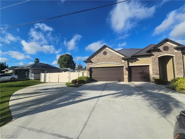 Building Photo - 1919 SW 26th Terrace